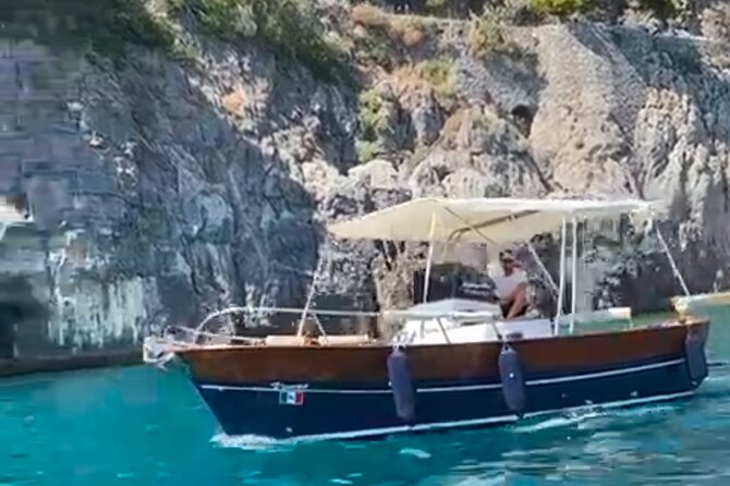 Catamaran tour stops bathing and snorkeling toast with prosecco - Who should book this outing