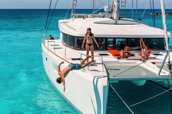 Catamaran Tour to Isla Mujeres from Cancún with Bar and Lunch - The return sail to Cancún