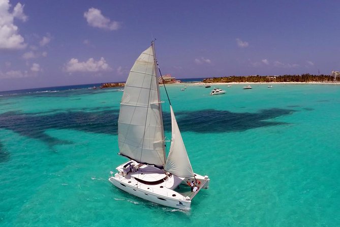 Catamaran Tour to Isla Mujeres, Open bar, Lunch, Snorkeling, Beach Club Included - Practical advice before you book