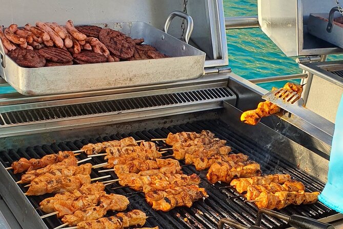 Catamaran with BBQ in the Bay of Palma - The swimming stops are the heart of the trip