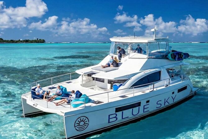 Catamaran with jacuzzi for groups Lunch and drinks Puerto plata - Who will get the most from this trip