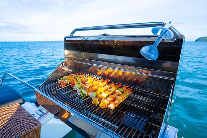 Catamaran with jacuzzi for groups Lunch and drinks Puerto plata - Cruising the Sosúa coastline