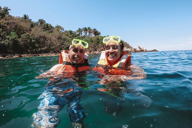 Catamaran Yelapa Beach Tour with Snorkeling, Food and Open Bar - Lunch, vendors, and free time in Yelapa