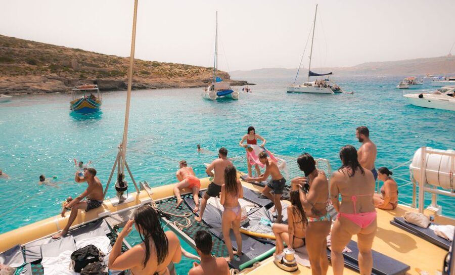 Comino: Blue Lagoon Catamaran Cruise with Lunch and Open Bar - Open bar, music, and the changing mood