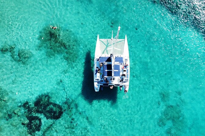 Daily cruise on a sailing catamaran on the La Maddalena archipelago - Why this catamaran day works so well