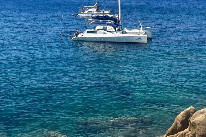 Daily cruise on a sailing catamaran on the La Maddalena archipelago - What the food and crew add to the day