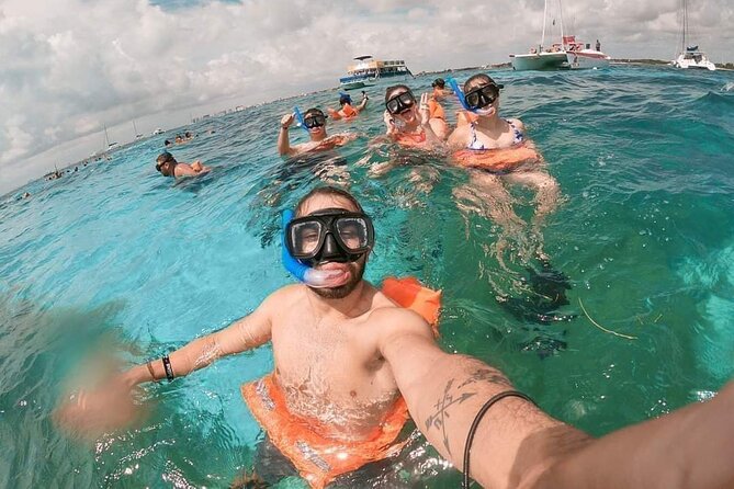 Deluxe Catamaran to Isla Mujeres, with Drinks, Snorkel & Buffet - The real cost and what you receive