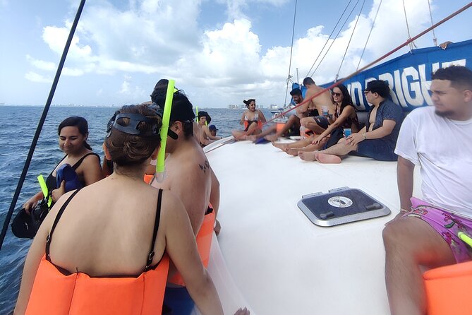 Deluxe Catamaran to Isla Mujeres, with Drinks, Snorkel & Buffet - Snorkeling with certified guides