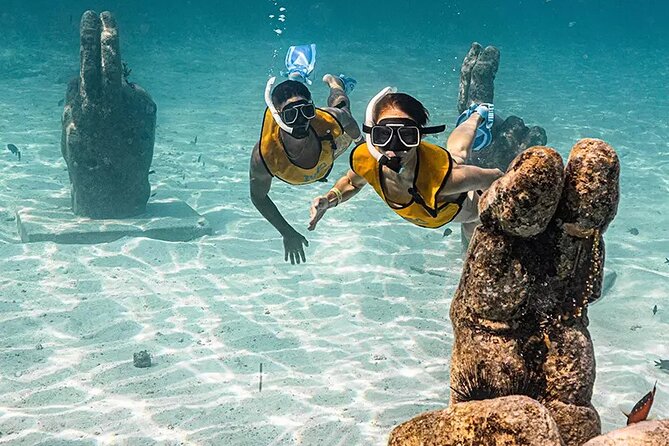 Deluxe Catamaran to Isla Mujeres with Open Bar from Cancun - Buffet lunch at the beach club