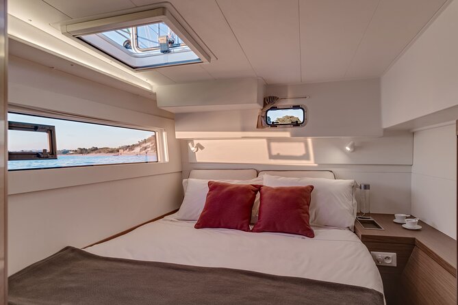 Deluxe Private Boats - 40 ft Catamaran - Lunch, drinks, and the floating setup