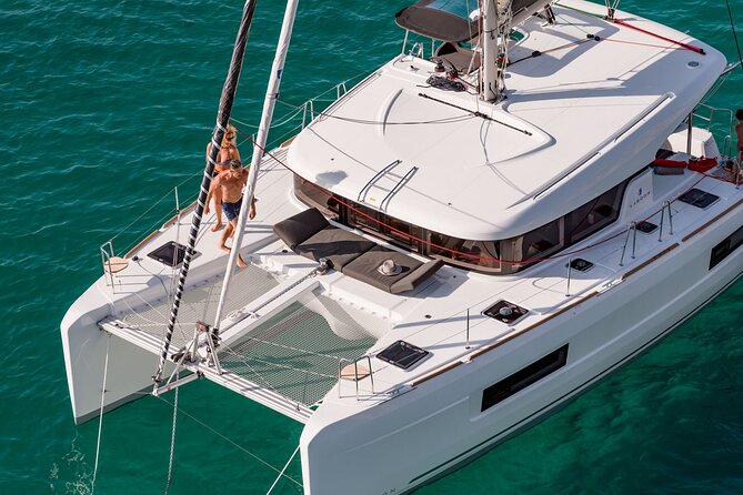 Deluxe Private Boats - 40 ft Catamaran - What the crew service adds