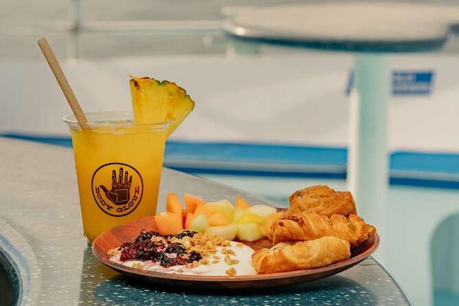 Deluxe Snorkel & Dolphin Watch Aboard a Luxury Catamaran from Kailua-Kona - A BBQ Lunch That Makes the Price Easier to Justify