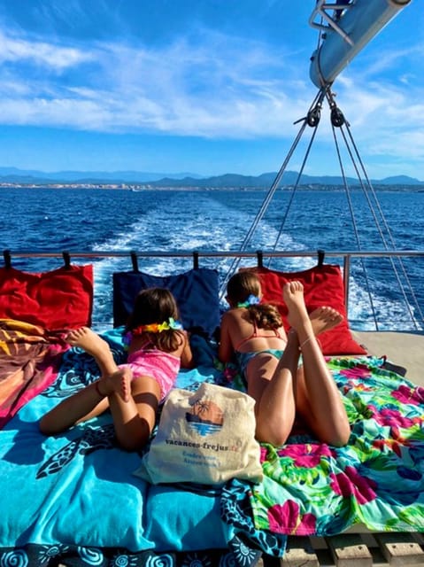 Denia: Cova Tallada Catamaran Tour and Swimming Stop - Who will enjoy this Denia boat trip