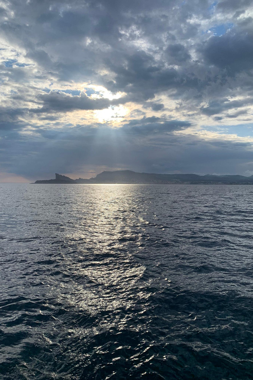 Departure from BRUSC sunset on sailing catamaran - Seeing Embiez from the water