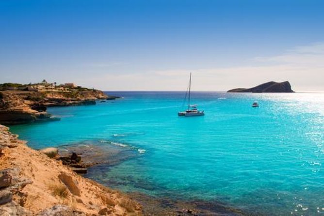 Discover Cala Bassa and Cala Comte on board a catamaran - Why Ibiza’s west coast works so well by boat