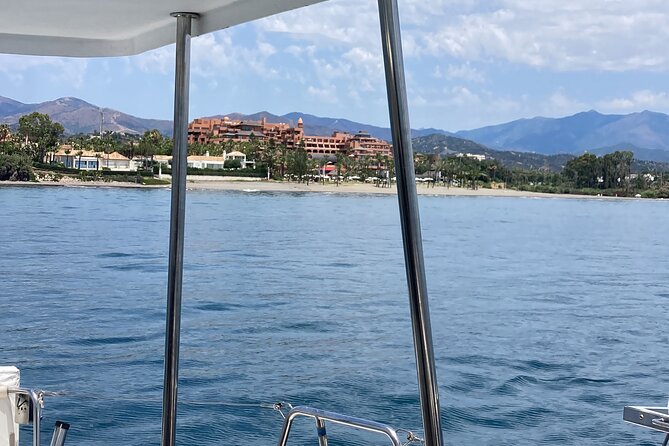 Dolphin trips on a catamaran - Practical details before you book