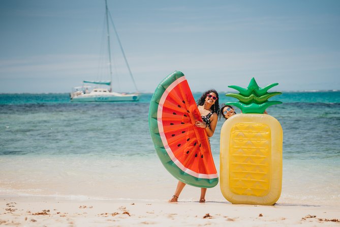 EAST Shared Cruise : OCÉANE Full day catamaran to Ile aux Cerfs - Ile aux Cerfs and the value of a short beach stop