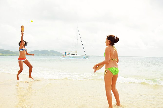 EAST Shared Cruise : OCÉANE Full day catamaran to Ile aux Cerfs - Barbecue lunch on the catamaran