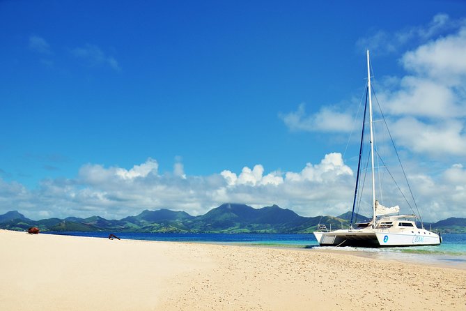 EAST Shared Cruise : OCÉANE Full day catamaran to Ile aux Cerfs - A final snorkeling stop at Fond Blanc or Eau Bleu