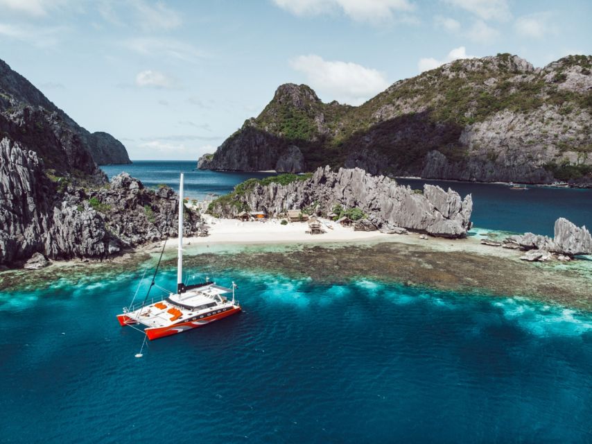 El Nido: Full-Day Premium Island Hopping Catamaran Cruise - What lunch and the included extras really add