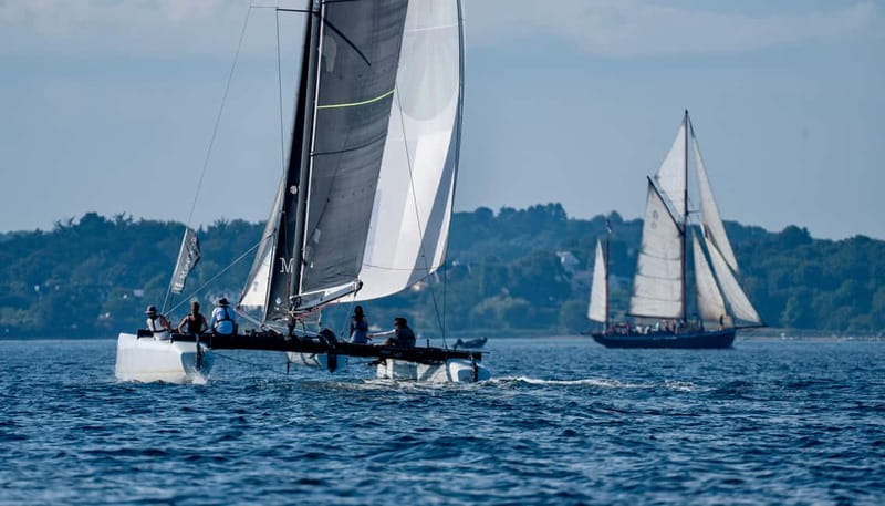 Embark at Larmor-Baden to discover our Extreme 40 catamaran - Sailing an Extreme 40 from Larmor-Baden