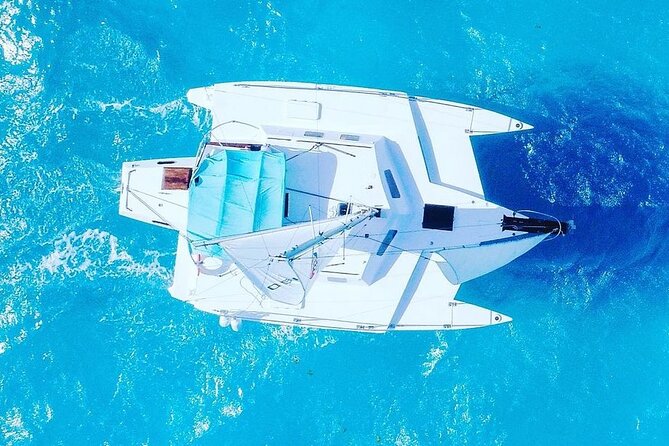 Exciting Catamaran Tour to Isla Mujeres, from Cancún! - The snorkeling stop: pretty water, limited time