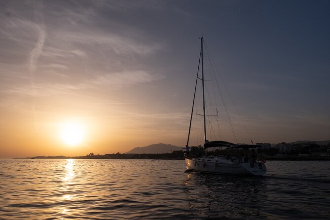Exclusive private experience in luxury catamaran - Drinks, snacks, and a low-fuss afternoon