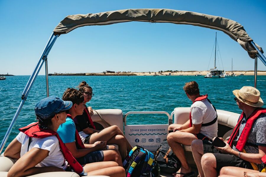 Faro: Deserta Island and Farol Island Catamaran Boat Trip - The short crossing to Barreta Island