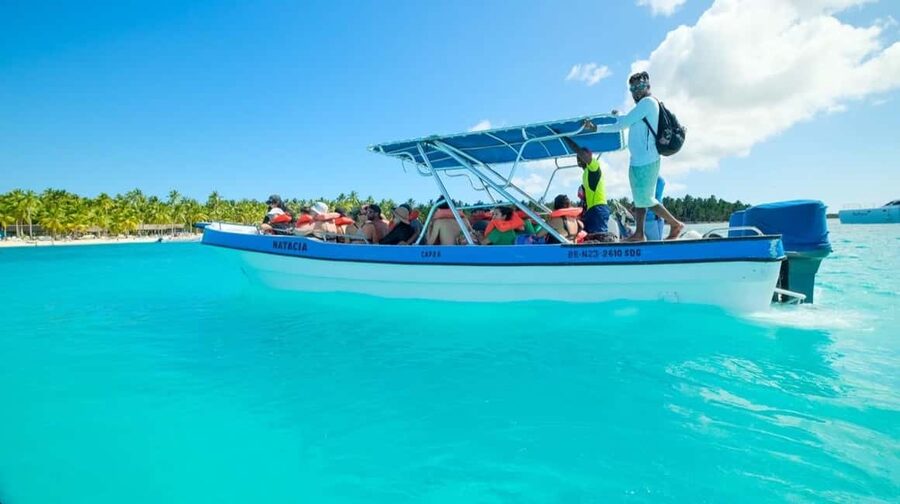 From Bayahíbe: Saona Island Catamaran Cruise with Buffet - Starting in Bayahíbe, the gateway to Saona