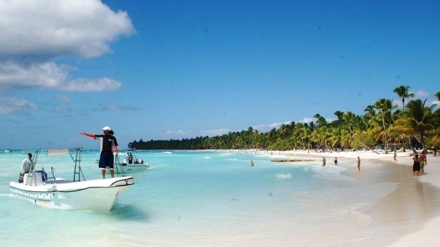 From Bayahíbe: Saona Island Catamaran Cruise with Buffet - Two and a half hours on Saona Island