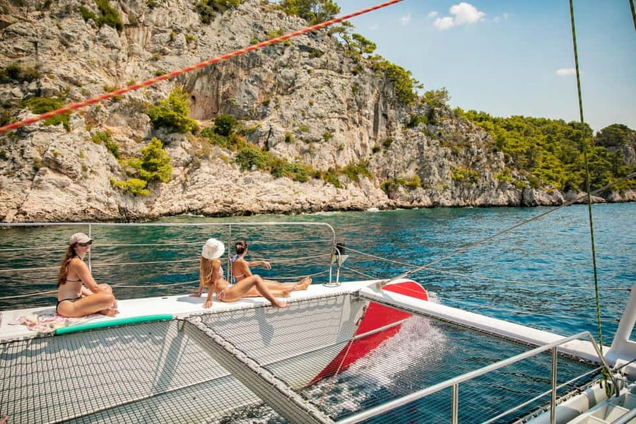 From Brač Island: Catamaran Tour with Food & Drinks - Lunch on board, with drinks available all day