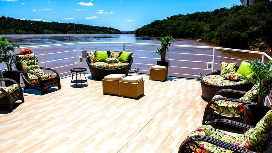From Foz do Iguaçu: Sunset Catamaran Tour with Meal - Why this river cruise is different from a standard viewpoint