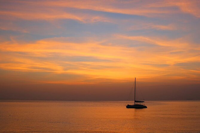 From Mykonos: Small Group Delos and Rhenia Catamaran Tour - Four hours around peaceful Rhenia