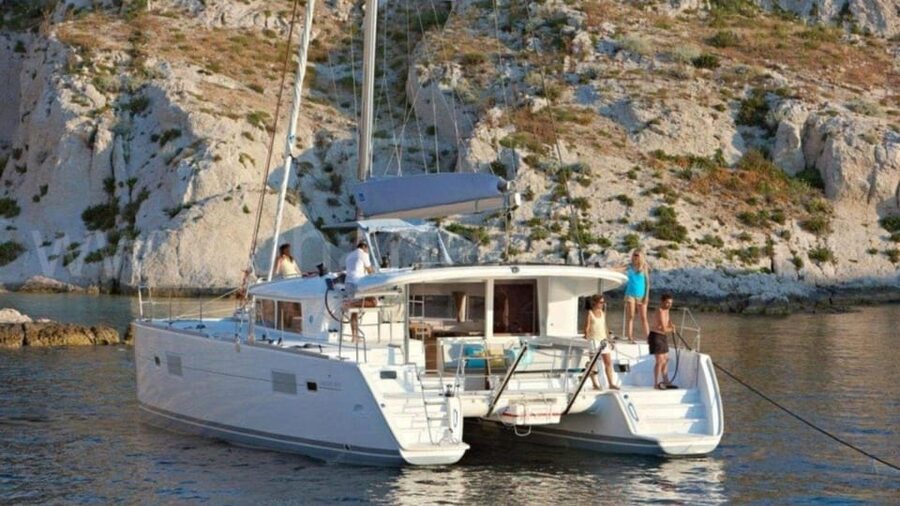 From Palau: Catamaran tour in La Maddalena Archipelago - Life aboard the 12-meter Lagoon catamaran