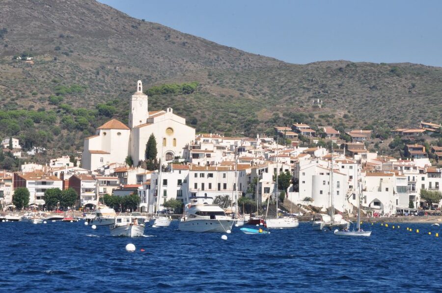 From Roses: Catamaran Cruise Cap Norfeu - Cadaqués - What the Magic catamaran provides onboard