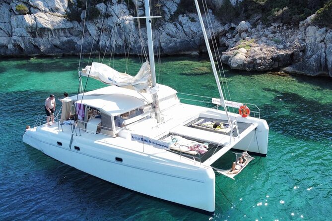 Full day Catamaran cruise in Porto Conte Natural Park - A full day on Porto Conte’s clear water