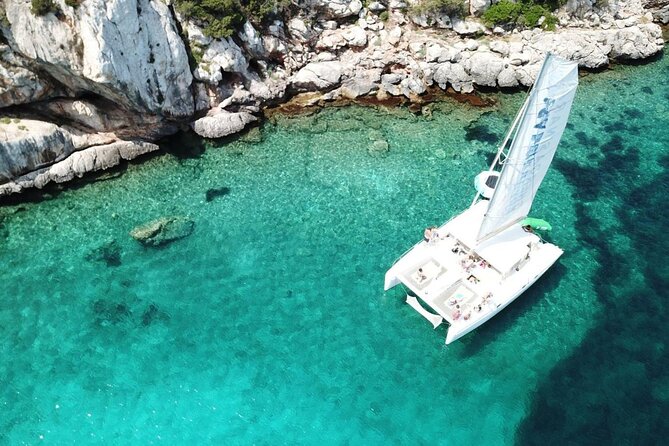 Full day Catamaran cruise in Porto Conte Natural Park - The meeting point requires a little care