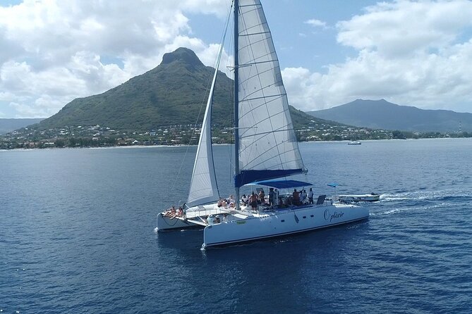 Full Day Catamaran Cruise on shared basis to Bénitiers Island - Who will enjoy this catamaran cruise