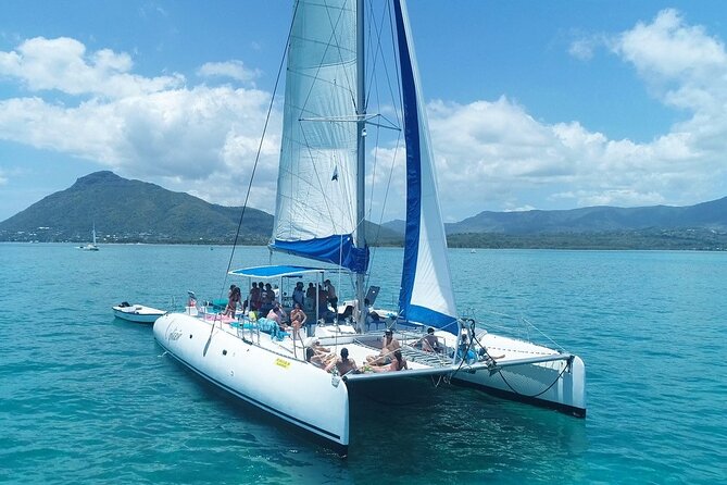 Full Day Catamaran Cruise on shared basis to Bénitiers Island - Simple preparation for a better day