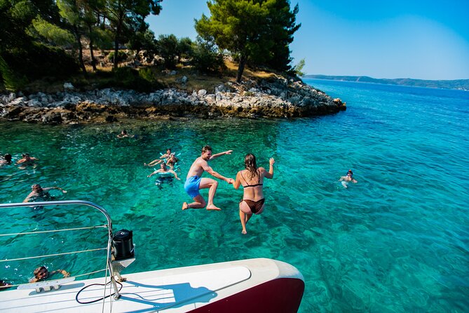 Full-Day Catamaran Cruise to Hvar & Pakleni Islands with Food and free Drinks - Šolta supplies the final swim