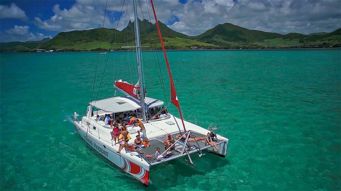 Full-Day Catamaran Cruise to Île aux Cerfs with BBQ Lunch - BBQ lunch, pineapple, and unlimited drinks
