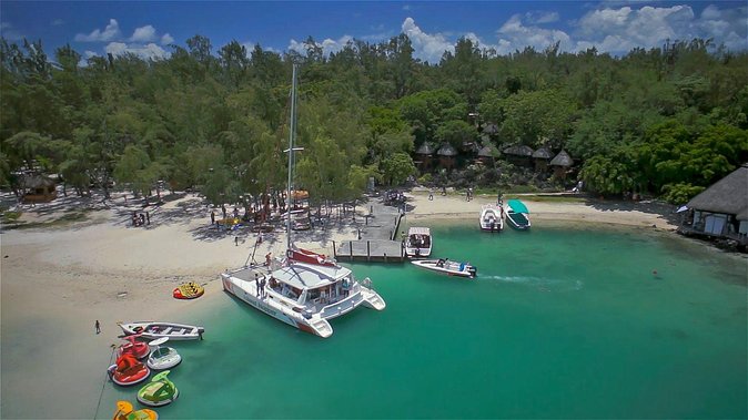 Full-Day Catamaran Cruise to Île aux Cerfs with BBQ Lunch - The return cruise with sega music