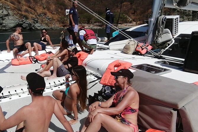 Full-Day Catamaran Tour through Tayrona - What this Tayrona sailing day is really like