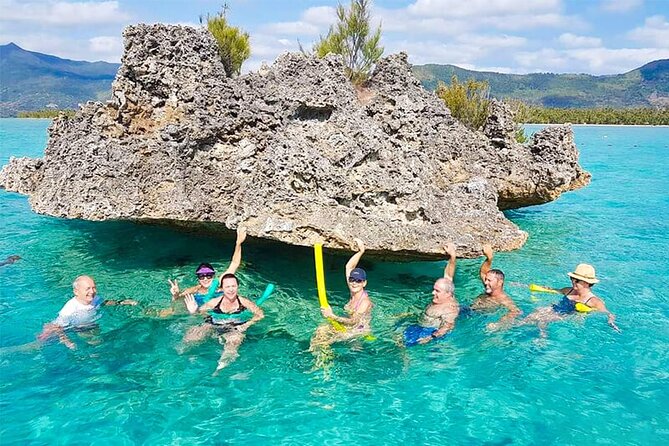 Full Day Private Catamaran Cruise to Bénitiers Island - What the private price really buys you