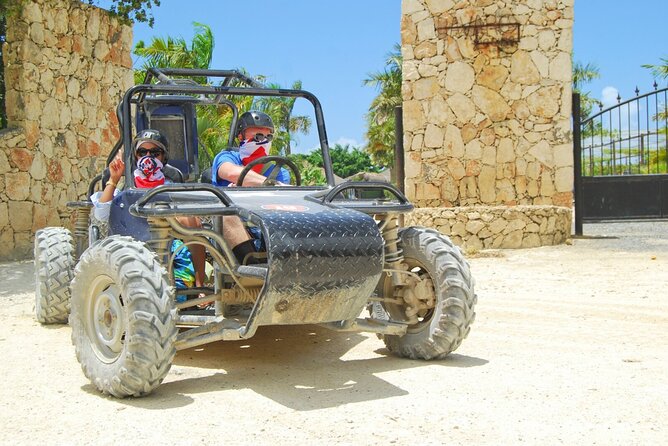 Full day tour. Buggy, lunch and Catamaran Adventure - Dominican lunch at La Bandera