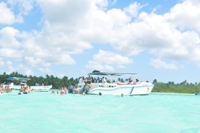 Full Day Tour to Saona Island by Catamaran from Cabeza de toro - The speedboat ride back to the mainland
