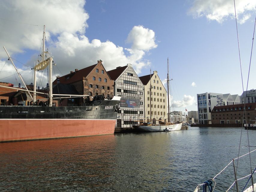 Gdańsk: Motlawa River Sightseeing Catamaran Cruise - How the audio guide affects the ride