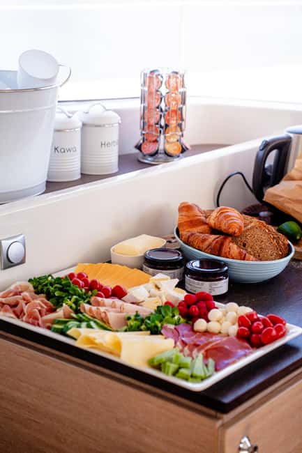 Gdansk/Sopot: Breakfast Cruise on a Catamaran - Should you book the Premium Yachting breakfast cruise?