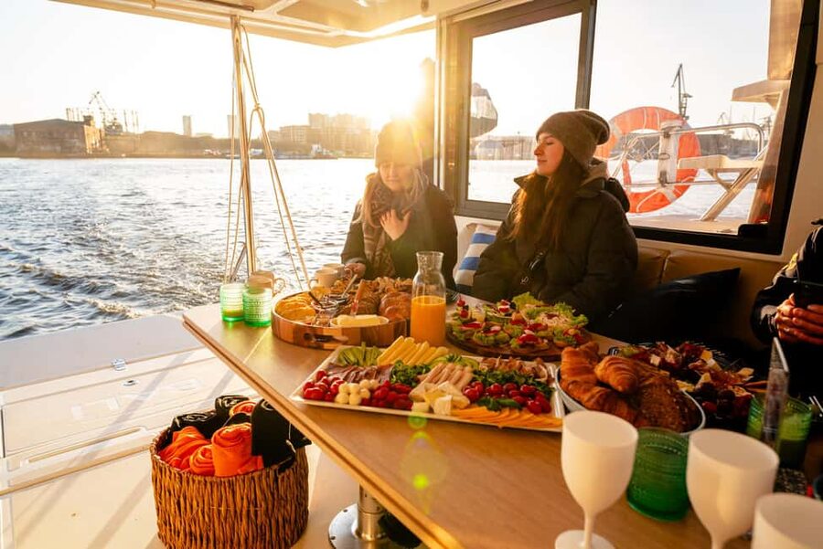 Gdansk/Sopot: Breakfast Cruise on a Catamaran - Breakfast on the water, not at a hotel table