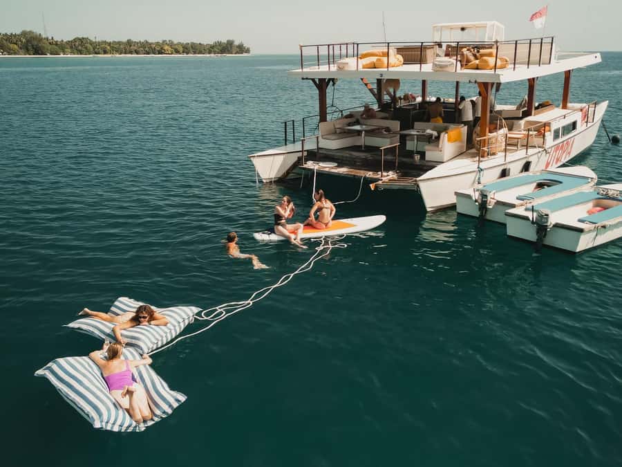 Gili Islands: 4-in-1 Catamaran Snorkeling Experience - One boat, four very different kinds of fun